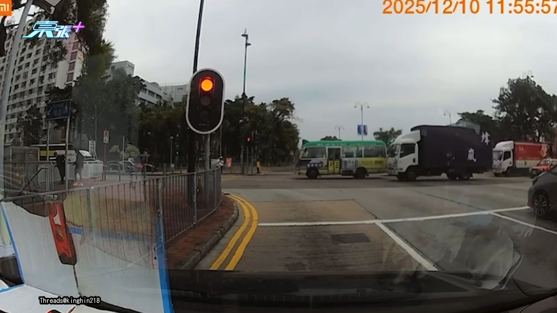 好人好事｜後生仔街頭突流鼻血手足無措　好心司機冒抄牌風險出手助人獲讚 (Threads@kinghin218)