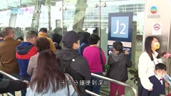 【高鐵復運】不少長者西九站排隊購票 有人指嘗試網購不果