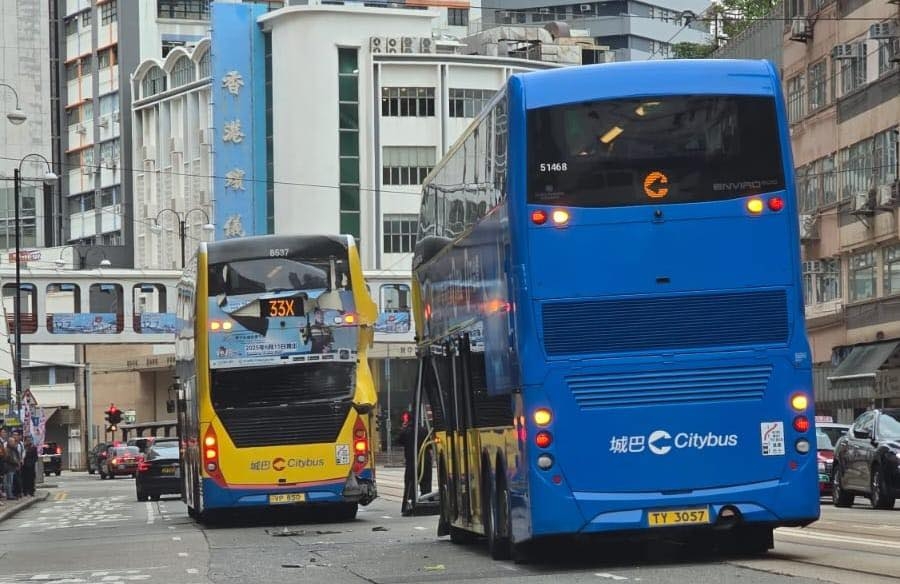 今日（20日）早上約9時19分，英皇道發生巴士相撞意外，導致北角一帶交通嚴重受阻。（網上圖片）