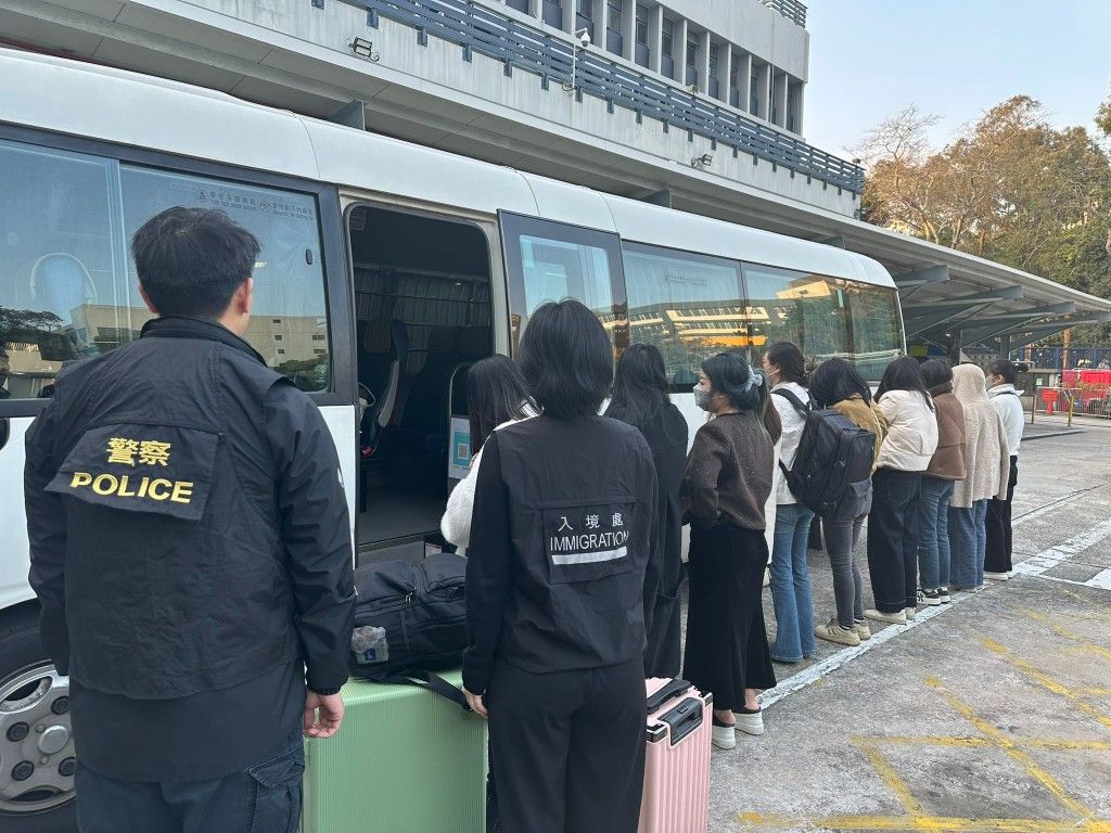警方聯同入境處大埔掃黃，拘18名雙程證內地女最大51歲。
