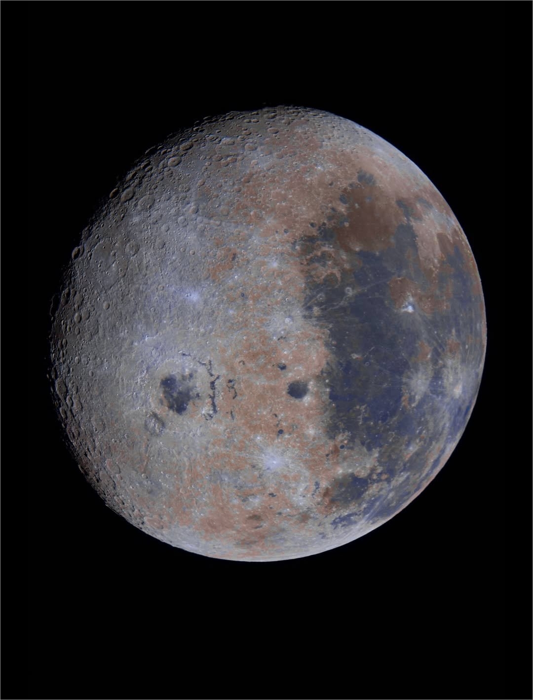 繞過月背期間，太空人拍攝了月球背面圖片。（網上圖片）