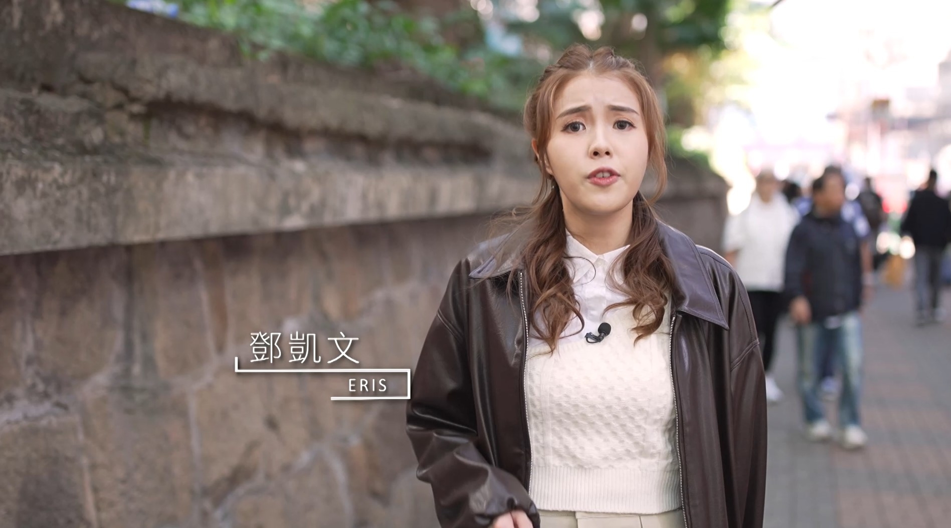 有市民與東張主持鄧凱文表示：「唔夠瞓」、「情緒壓力」等，都會導致胃部不適。