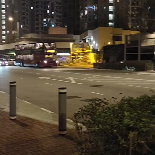 巴士迷疑為影巴士擺單車擋馬路