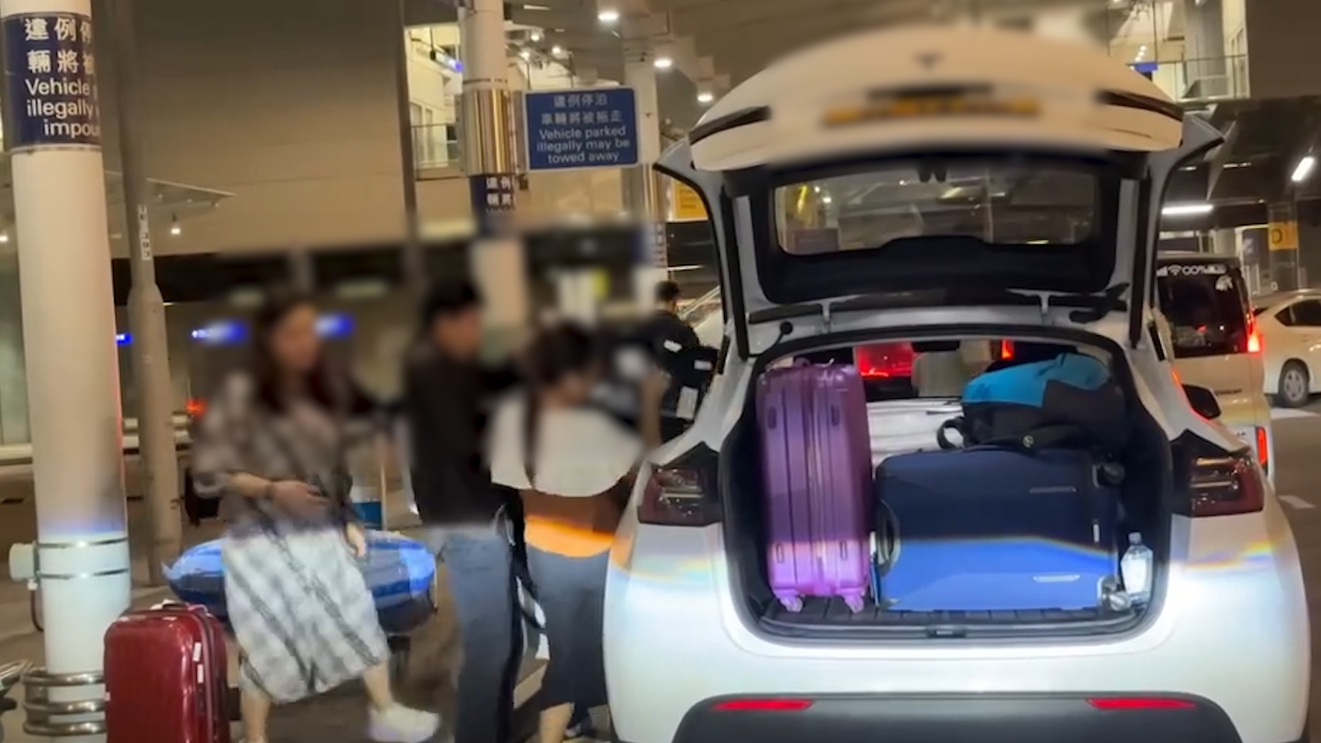 Tesla變「運貨車」塞爆車尾仲放埋後座　網民嘲：歡樂滿東華鬥放得多