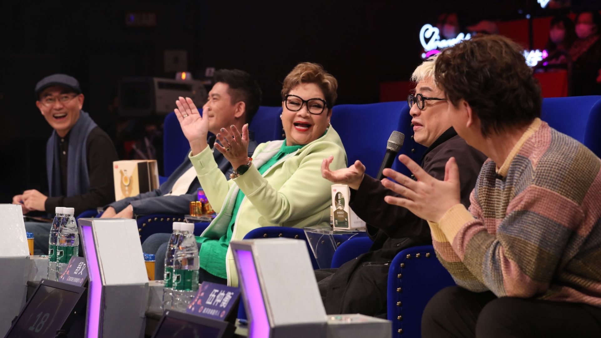 舒文稱好彩肥媽頭先扮嗰個聲唱兩句，笑言聽到「動殺機」！