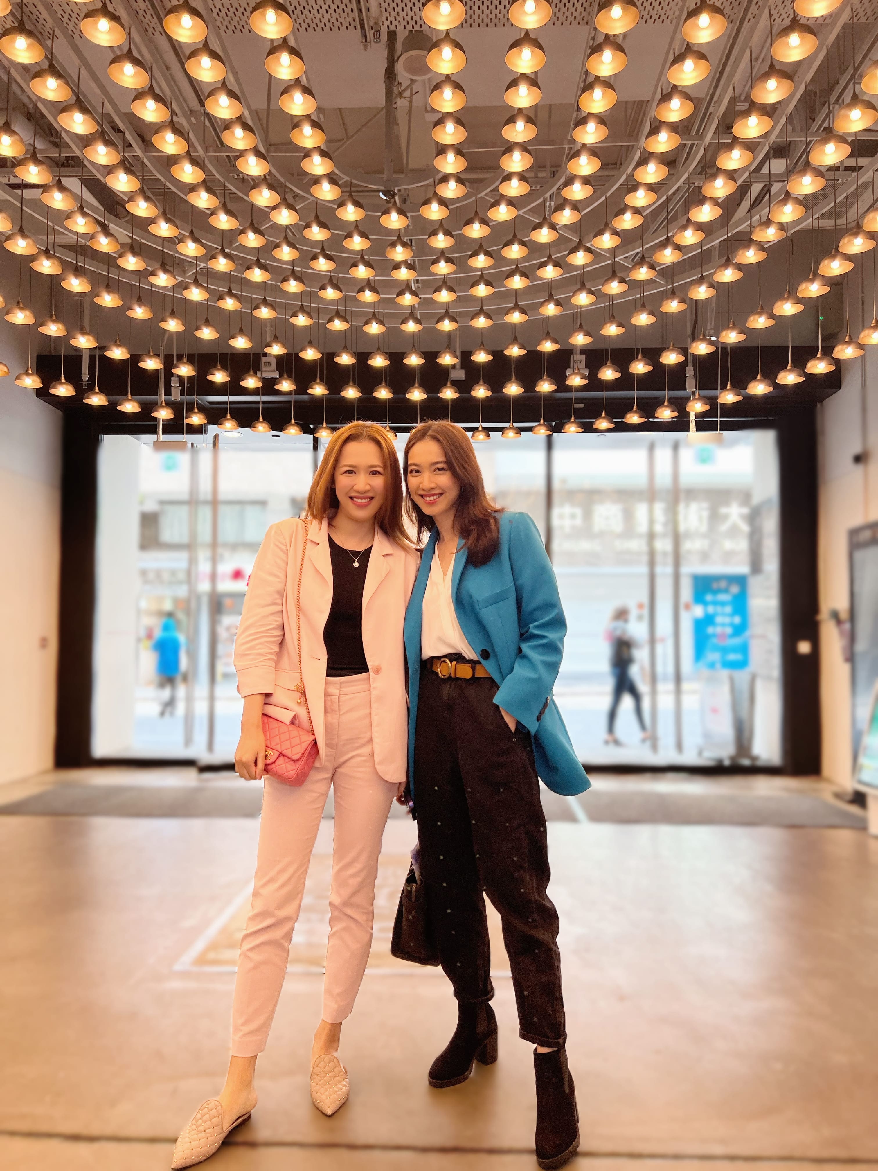 岑杏賢獲《2012年度香港小姐競選》最上鏡小姐，而朱千雪是2012年度香港小姐競選季軍。