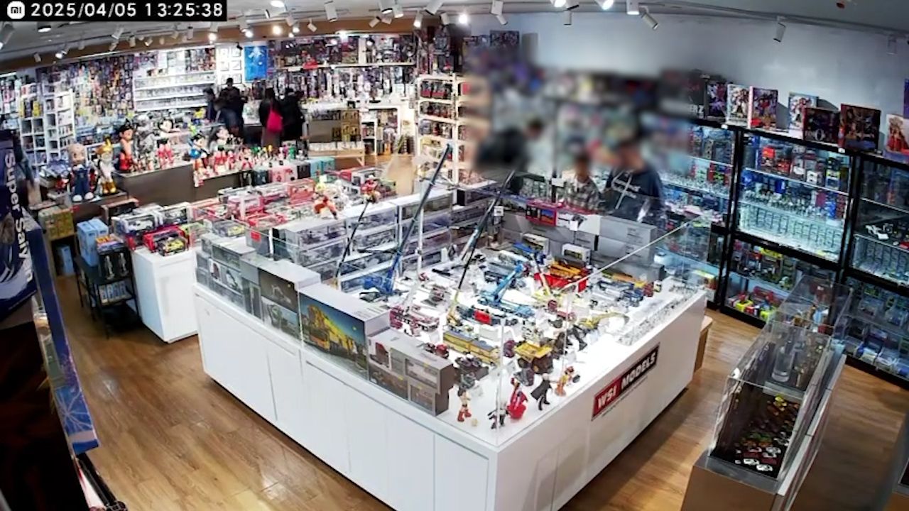 銅鑼灣男子疑攜小童偷千元模型車