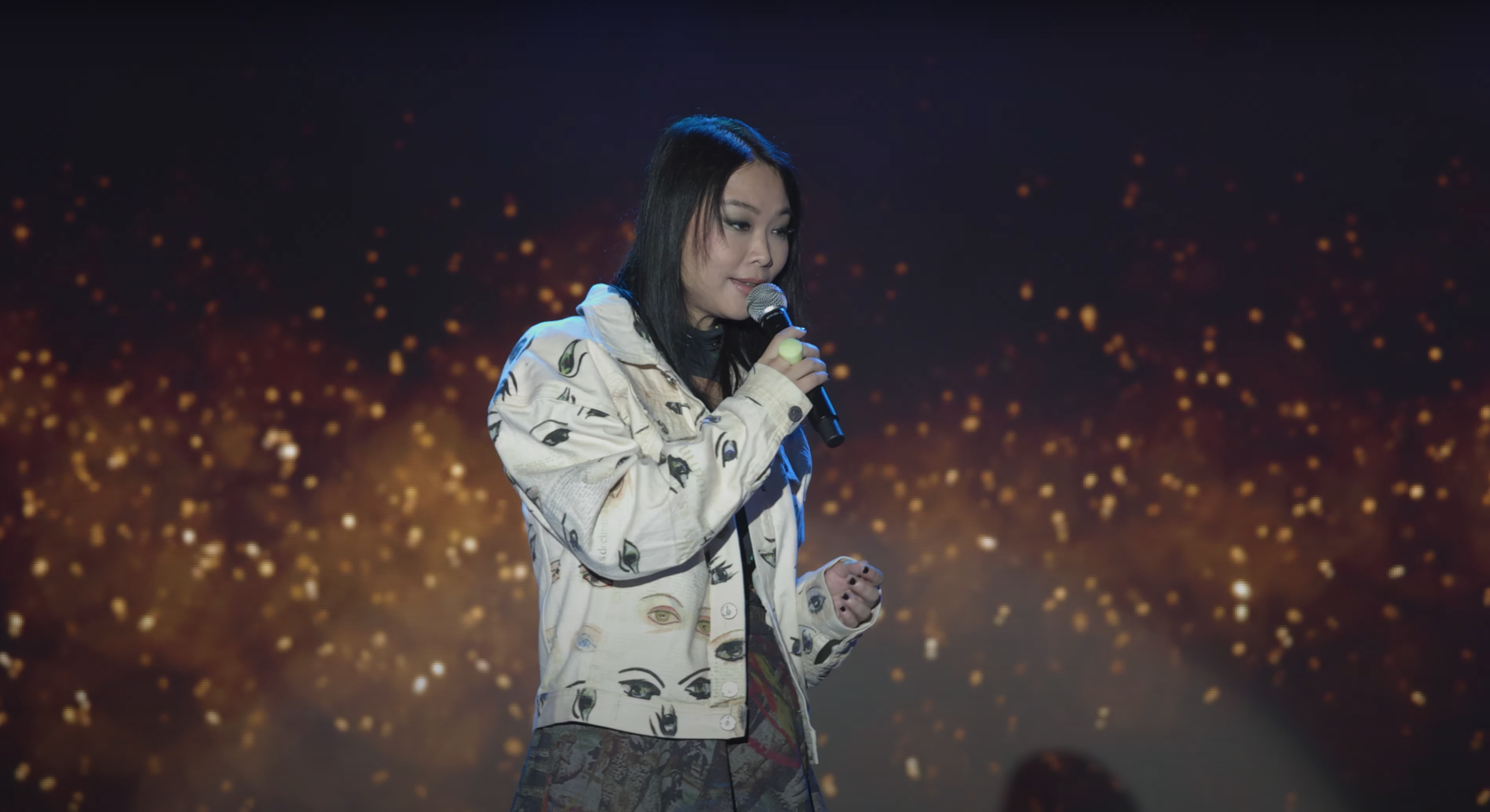 許美靜1月現身新加坡，於《春到河畔 2023》內獻唱。