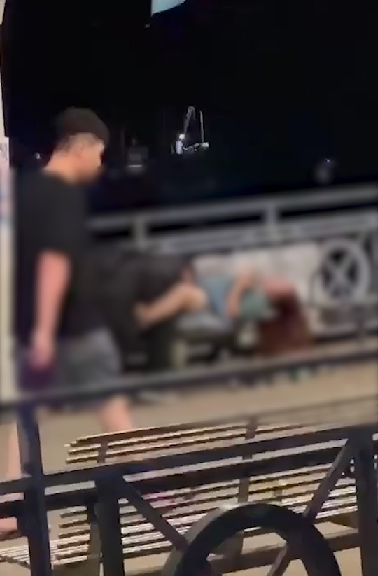 東張西望報料｜長洲紅燈橋驚見真人活春宮　男女長凳激戰勁露骨嚇怕觀眾