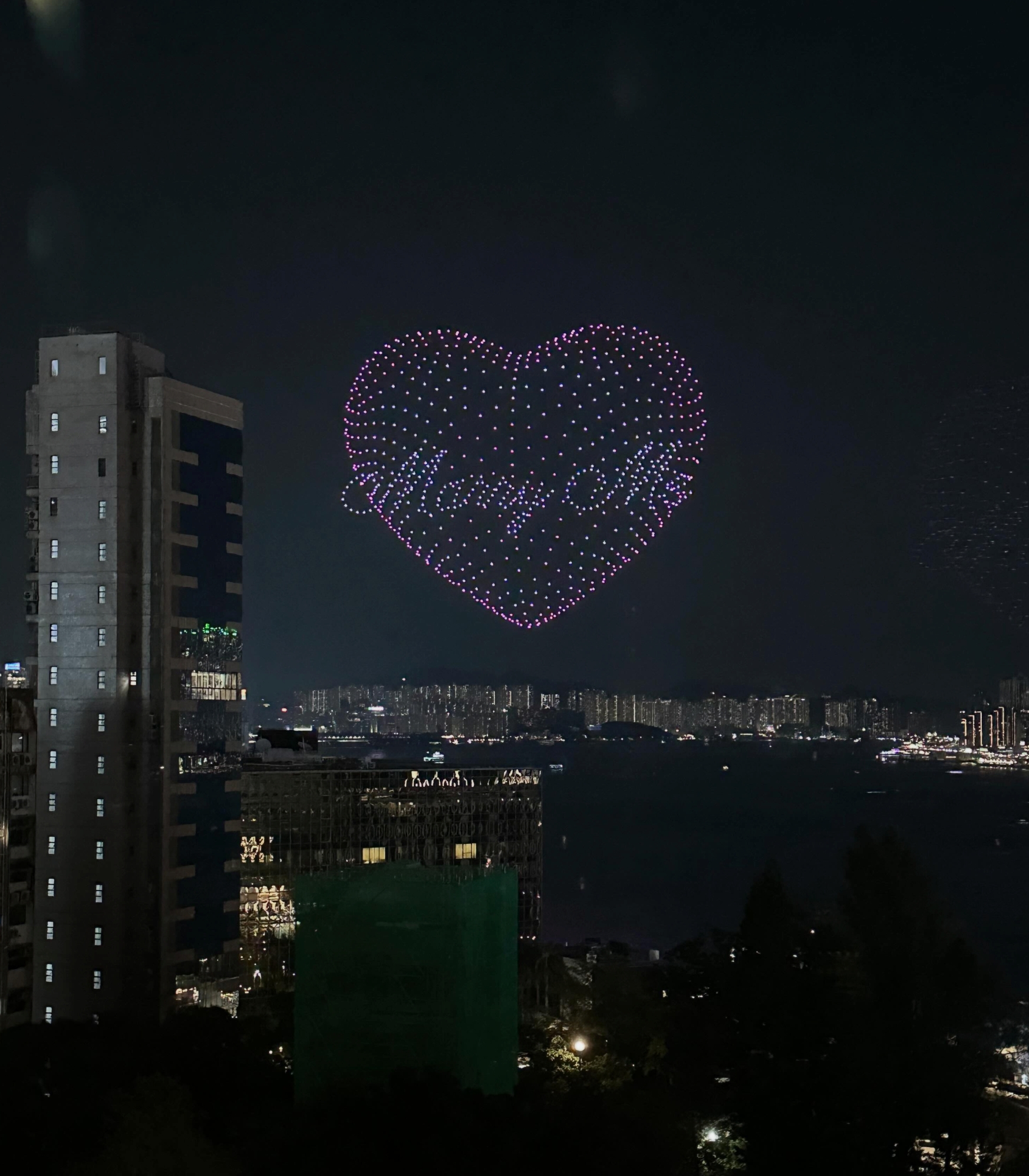 無人機砌「Marry Me」轟動全城　網民關注要用幾多錢？主角真身曝光 （網上圖片）