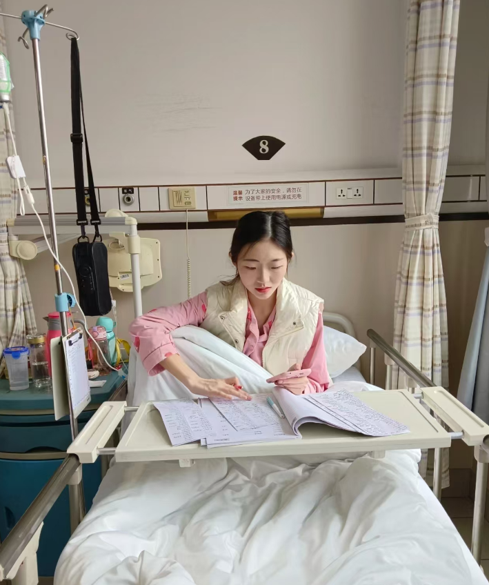 亮晶晶的雯仔”去世，年仅20岁，考上山东大学3个月后确诊胃癌晚期，在病床上坚持学习- 川观新闻