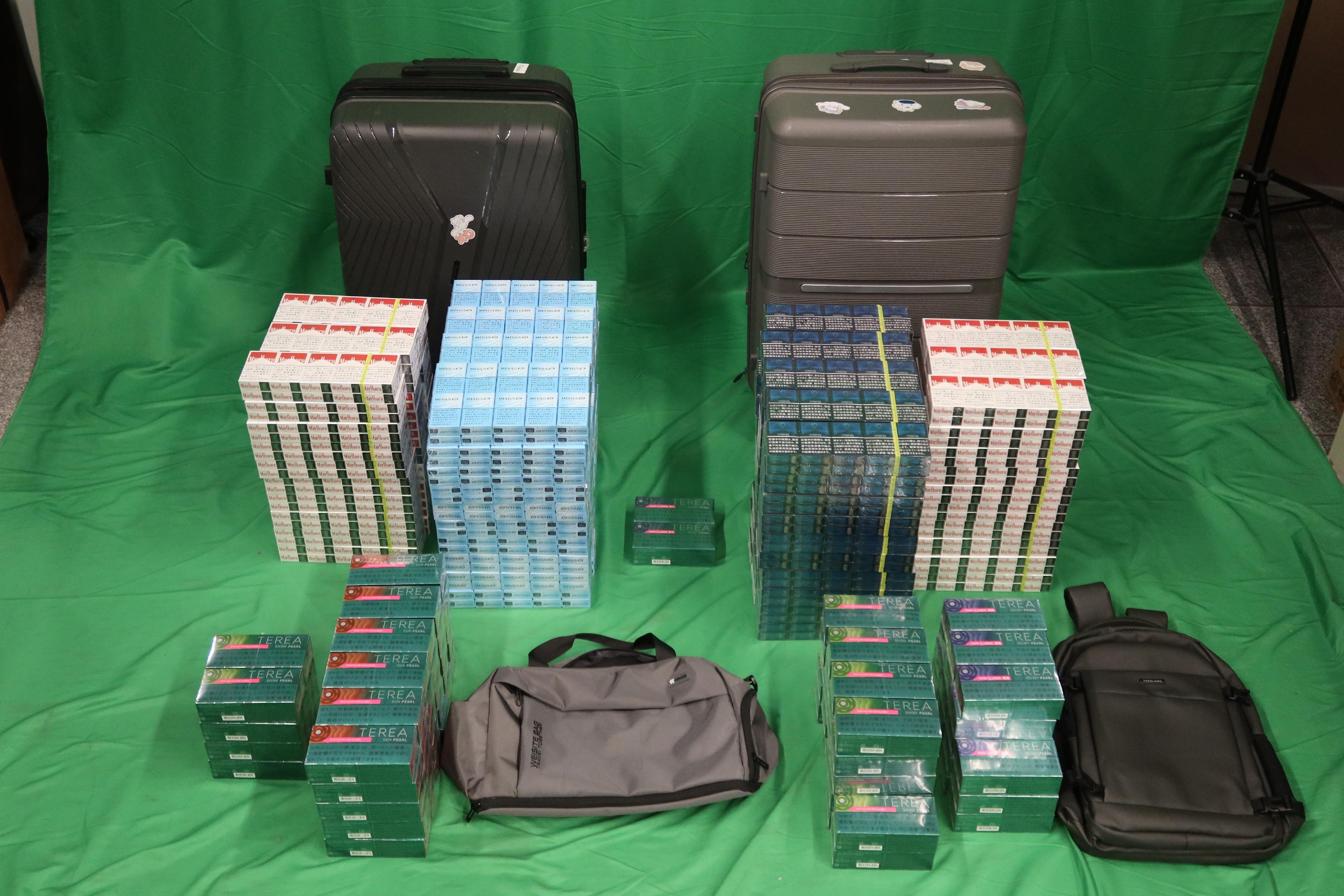 39歲男旅客帶3.2萬支私煙入境　被判監7個月及罰款600元 (海關圖片)