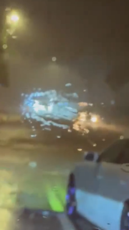 暴雨｜大埔路面積水嚴重　私家車險變潛艇　周六晚錄每小時100毫米雨量