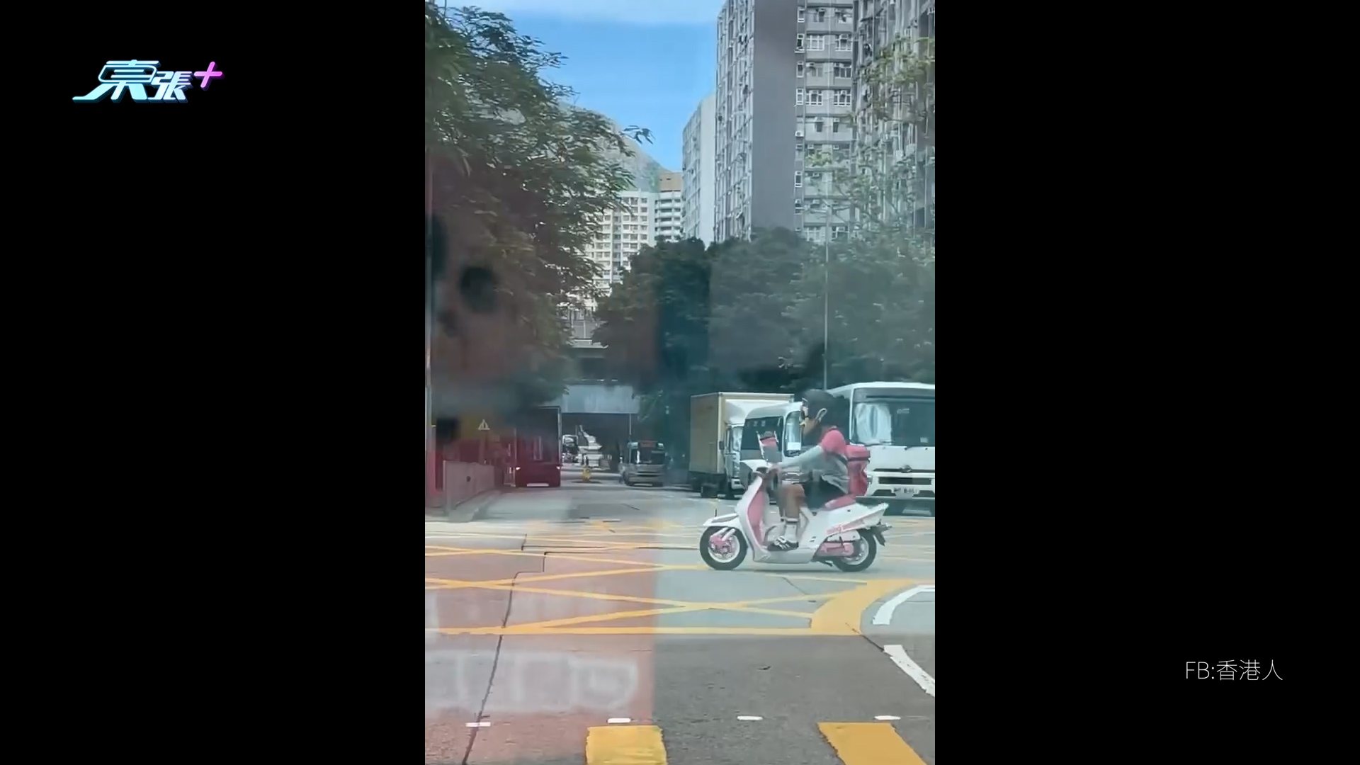 香港鐵騎士戴公仔電單車頭盔惹熱議　網民質疑頭盔不合法