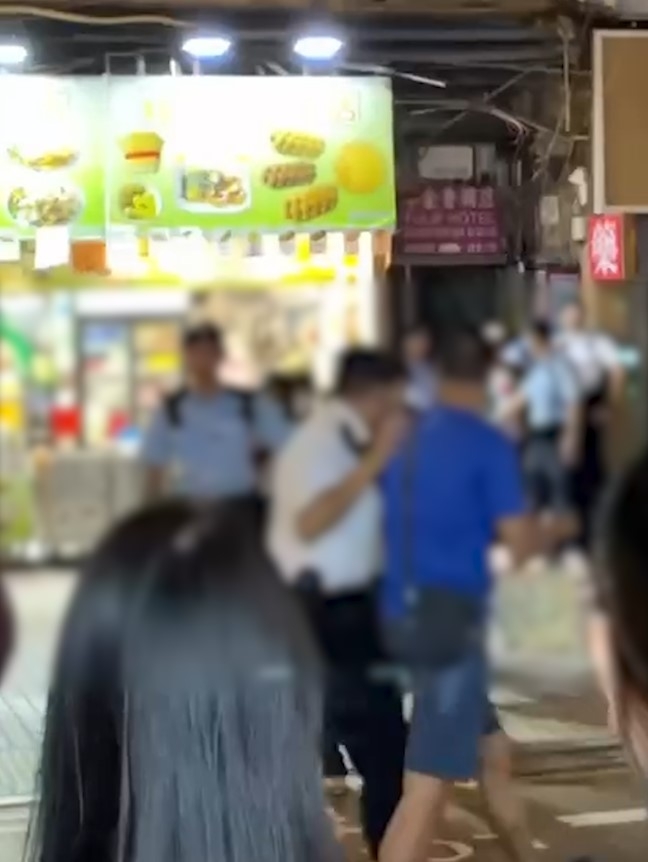 旺角「羽毛球場」遭警方大規模掃蕩惹多人圍觀　網民：發生咩事？