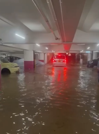 黑雨｜柴灣環翠停車場水深一度及膝　車主趕往救車　網民憂保險不受保