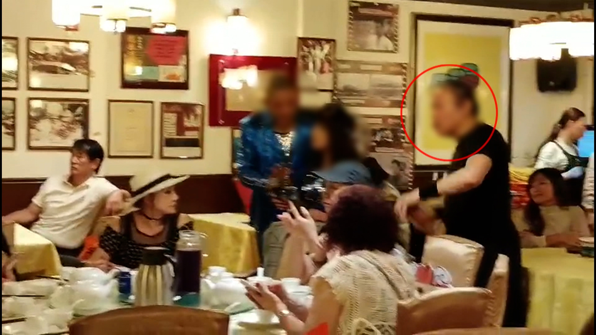 鍾太發現施生在活動結束前已經離場，更加疑似「走數」。