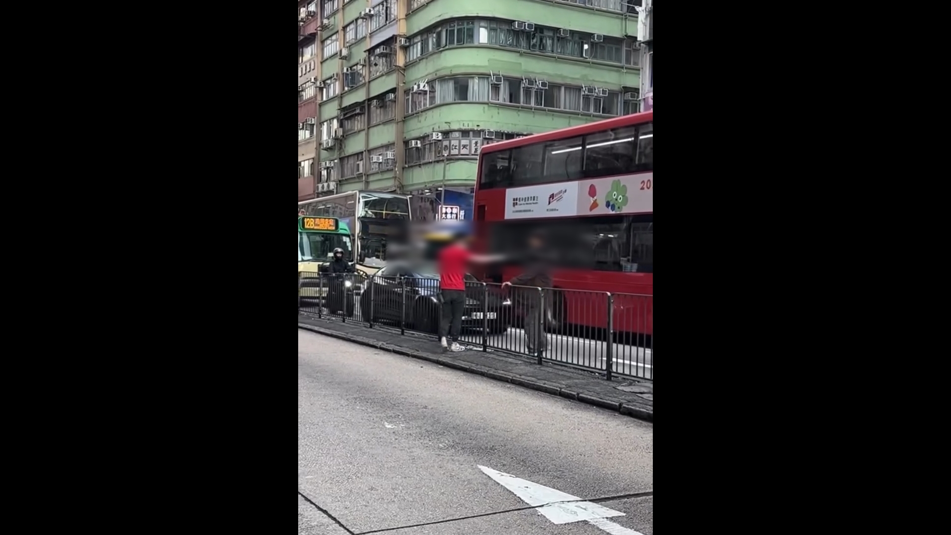 旺角超市店員勇武捉賊追出馬路　片主目擊店員追捕全過程：你支酒仲未俾錢㗎