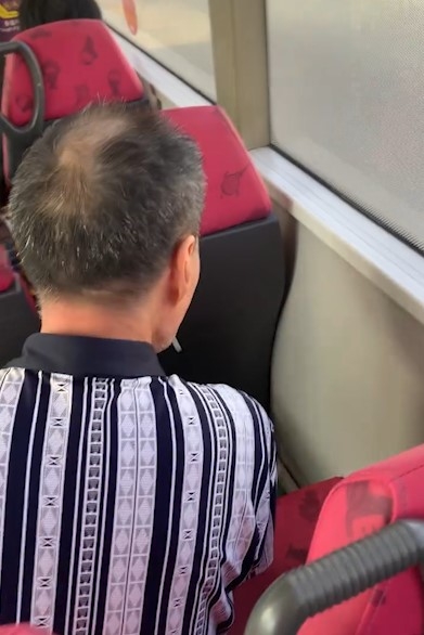 阿伯公德心欠奉巴士連環「放飛劍」吐痰　網民怒插：影衰香港人