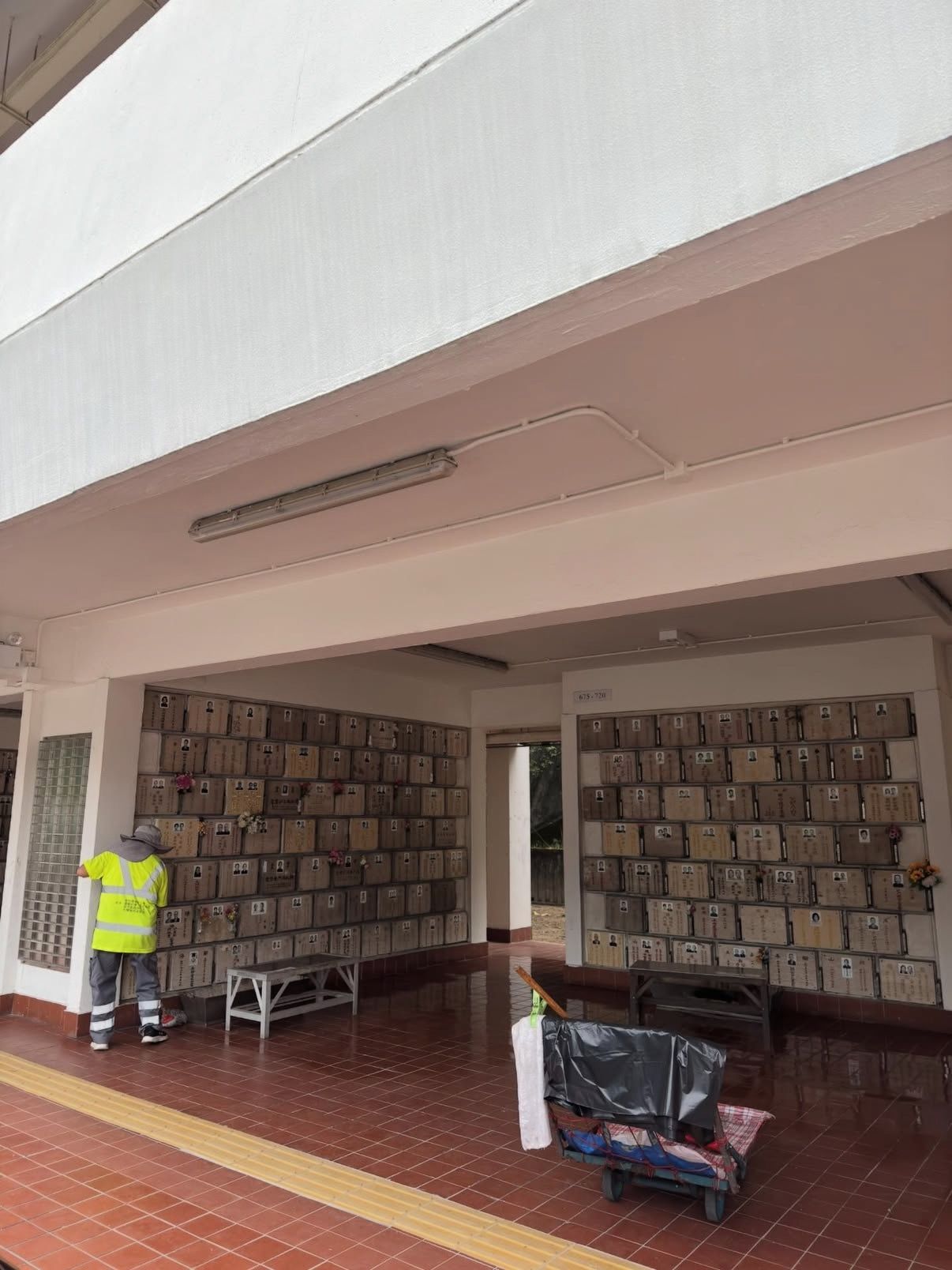 復活節拜山客大鬧葵涌靈灰閣