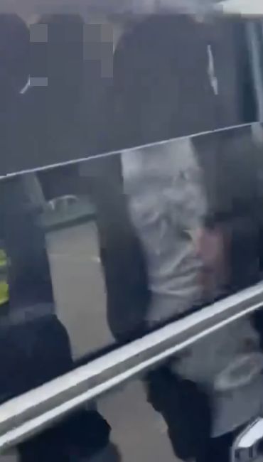 有片｜的士司機不滿被搶客舌戰網約車司機