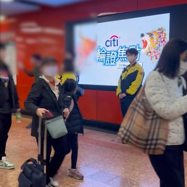 港鐵查飛再有風波惹爭議！男子站內拒查票遭6職員𥄫實