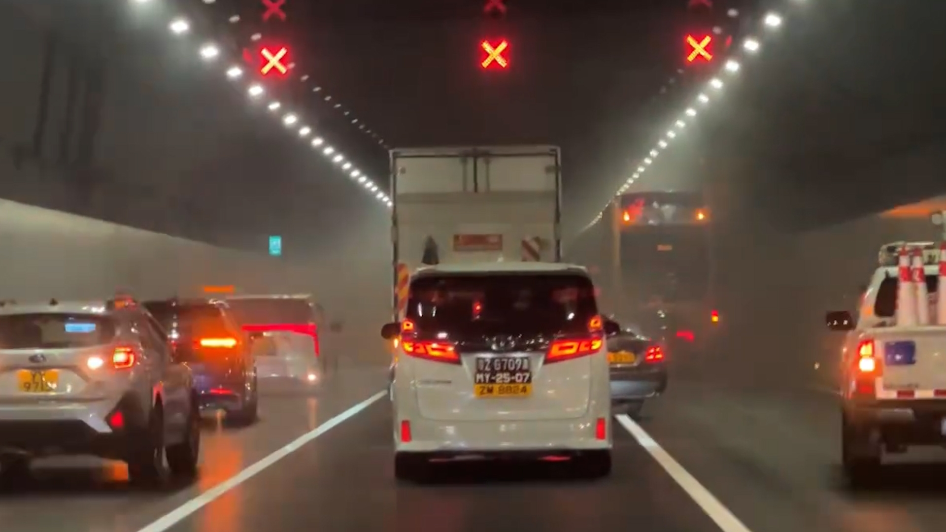 港珠澳大橋海底隧道車輛着火　往珠海及澳門方向慢線封閉 （網上圖片）