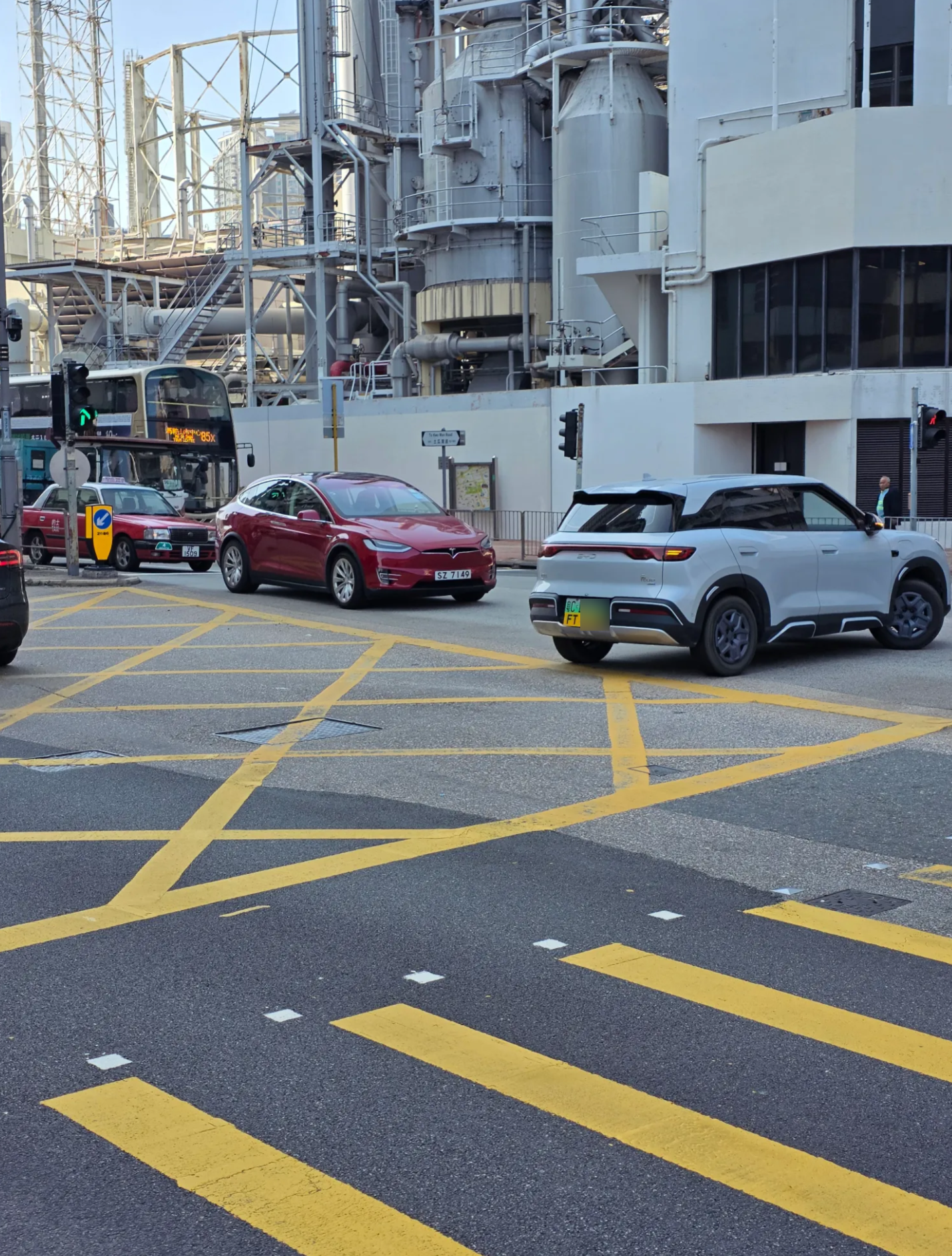 粵車南下｜內地司機土瓜灣「大地任我行」亂闖黃格　網民憂爆大禍：遲早有人命