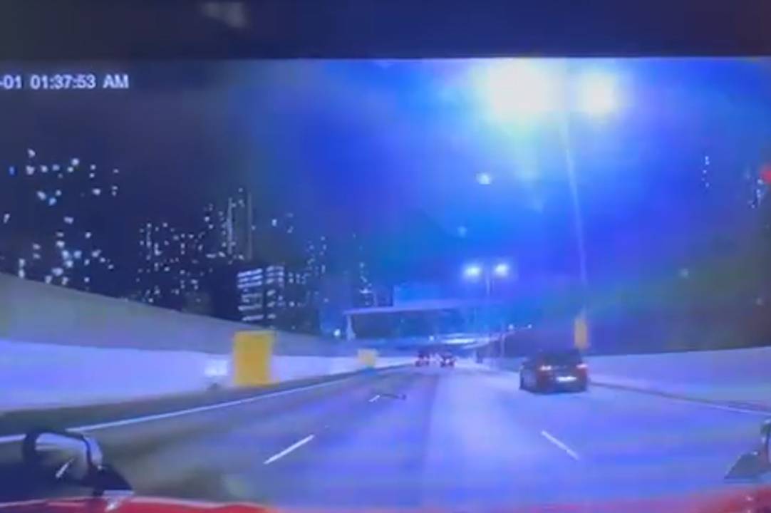 西九龍公路車禍疑的士切線撼私家車3人死。(影片截圖)