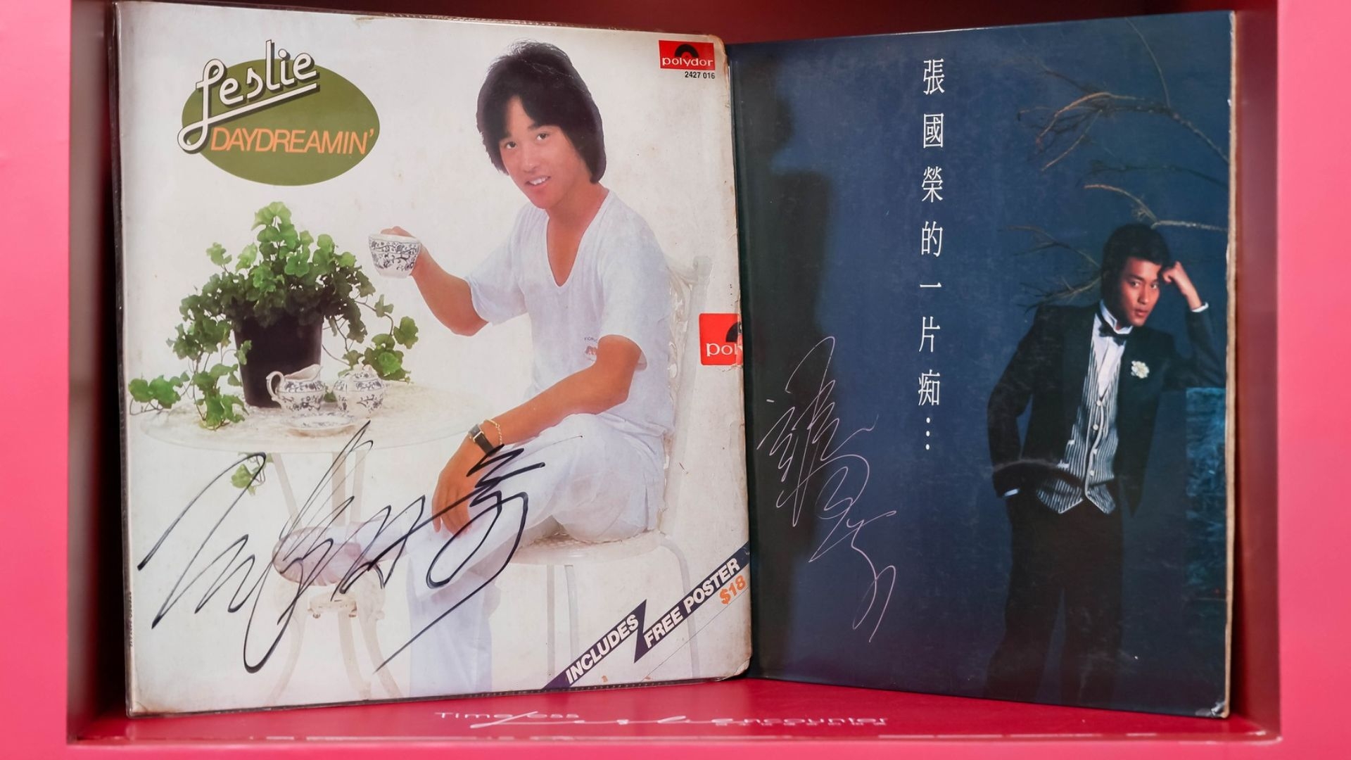 多角度認識哥哥，同時展出部分絕版刊物及珍藏。