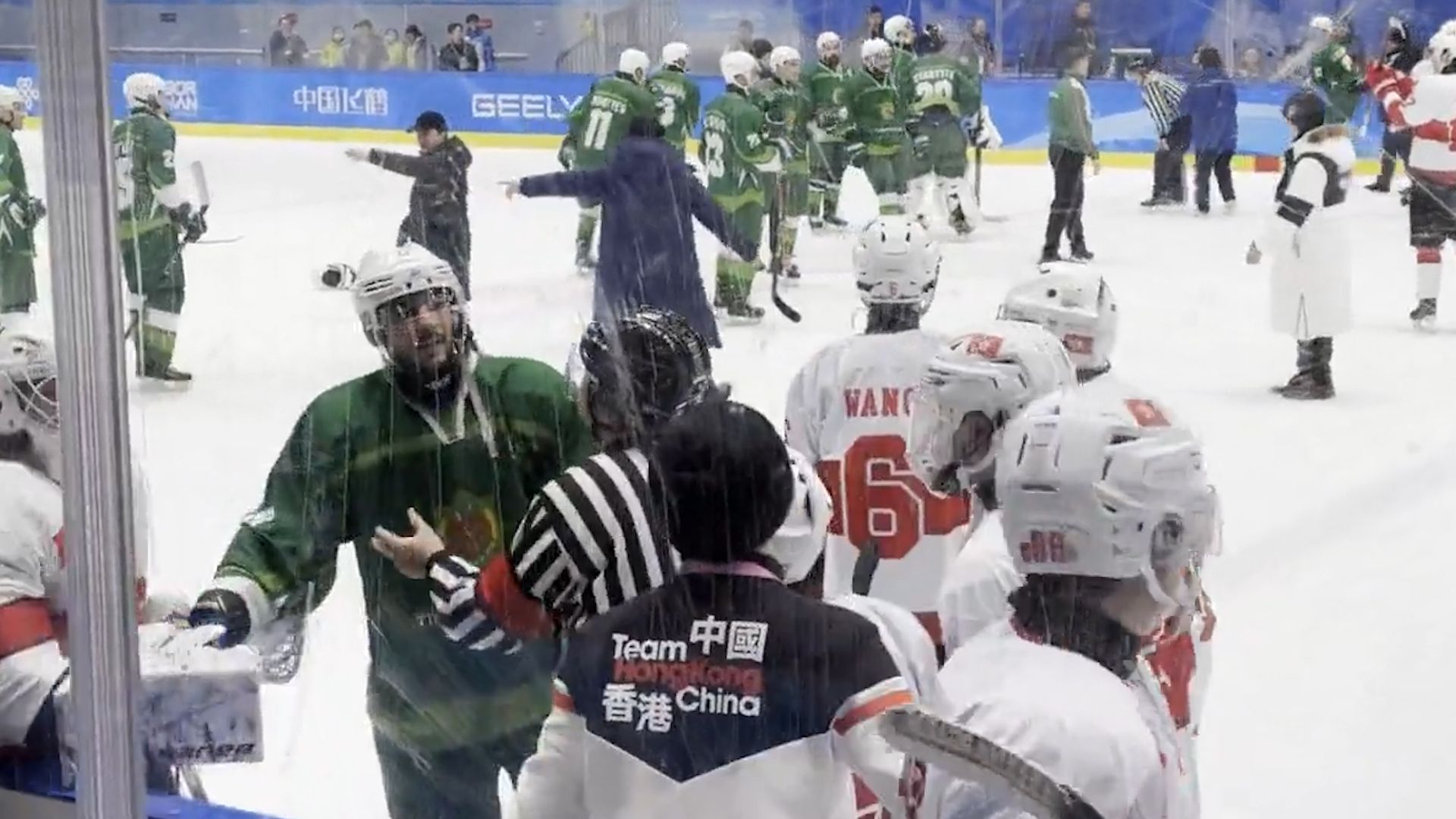 亞冬運港冰球隊勝後遭對手圍毆