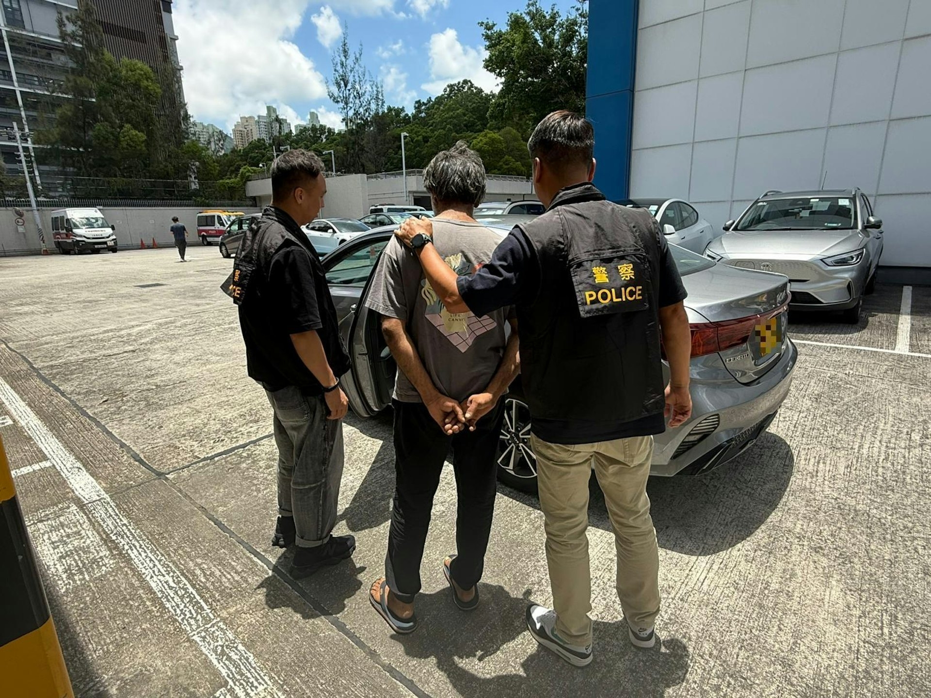 51歲印度裔男子涉嫌「管有危險藥物」及「販運危險藥物」被捕。