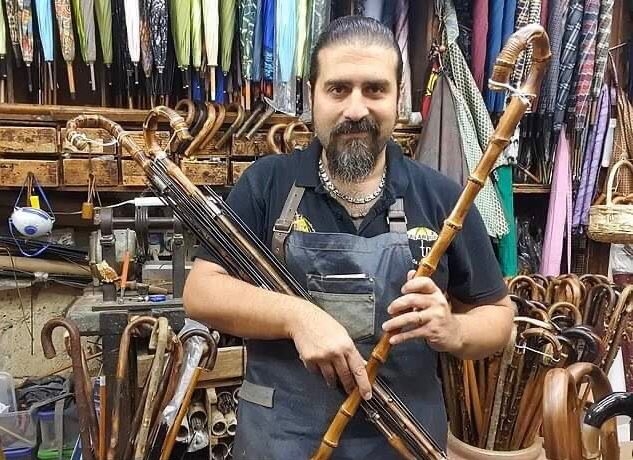 那不勒斯的第五代雨傘製造商馬里奧·達拉利高(Mario Talarico) 