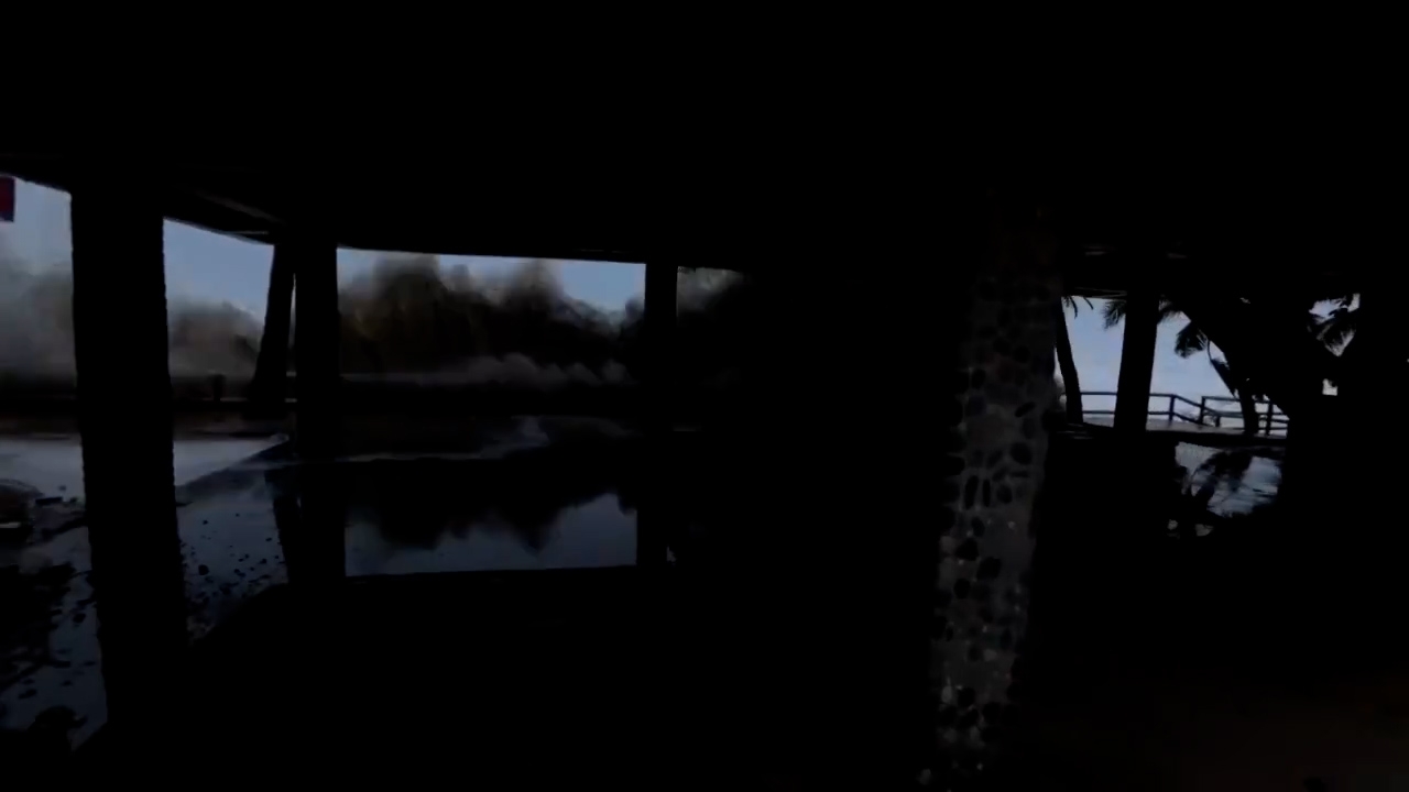 片段的第二部分疑是由一名路人拍攝，該名路人一邊逃離巨浪，一邊以主觀角度拍下巨浪撲來的震撼畫面。（Threads影片截圖／shiangillus）