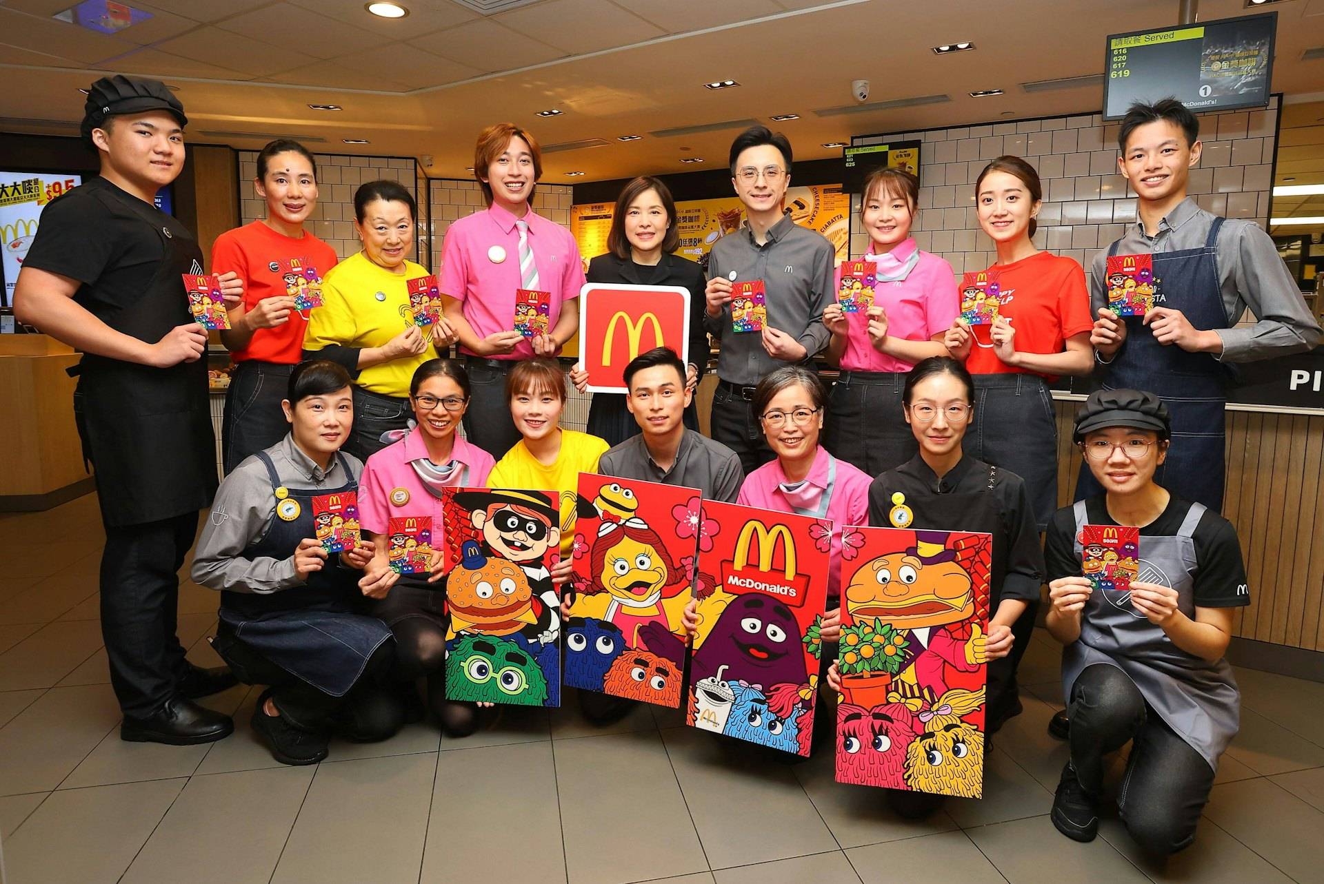 麥當勞向員工每人派「大利是」