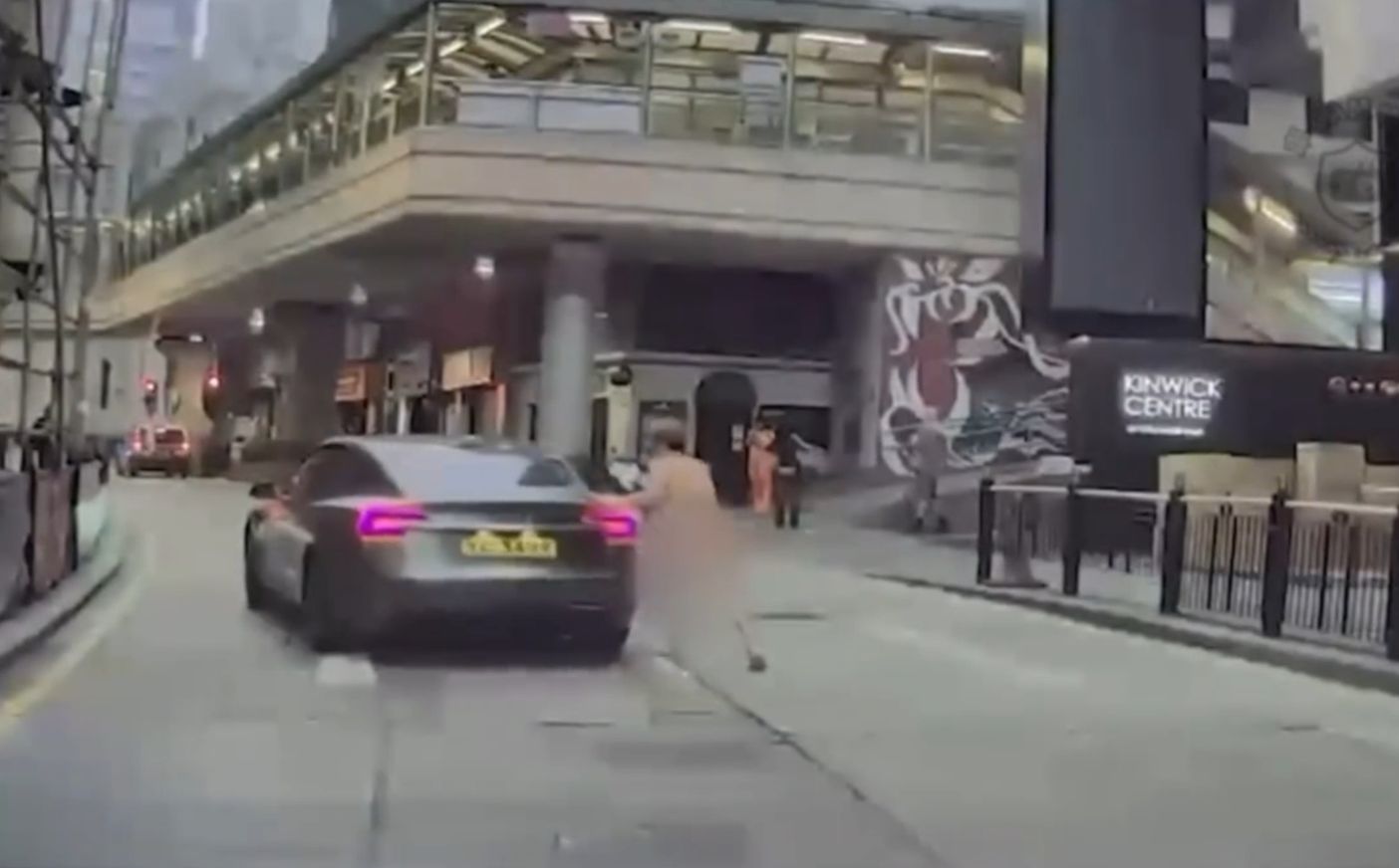 車Cam直擊｜荷里活道全裸男出沒