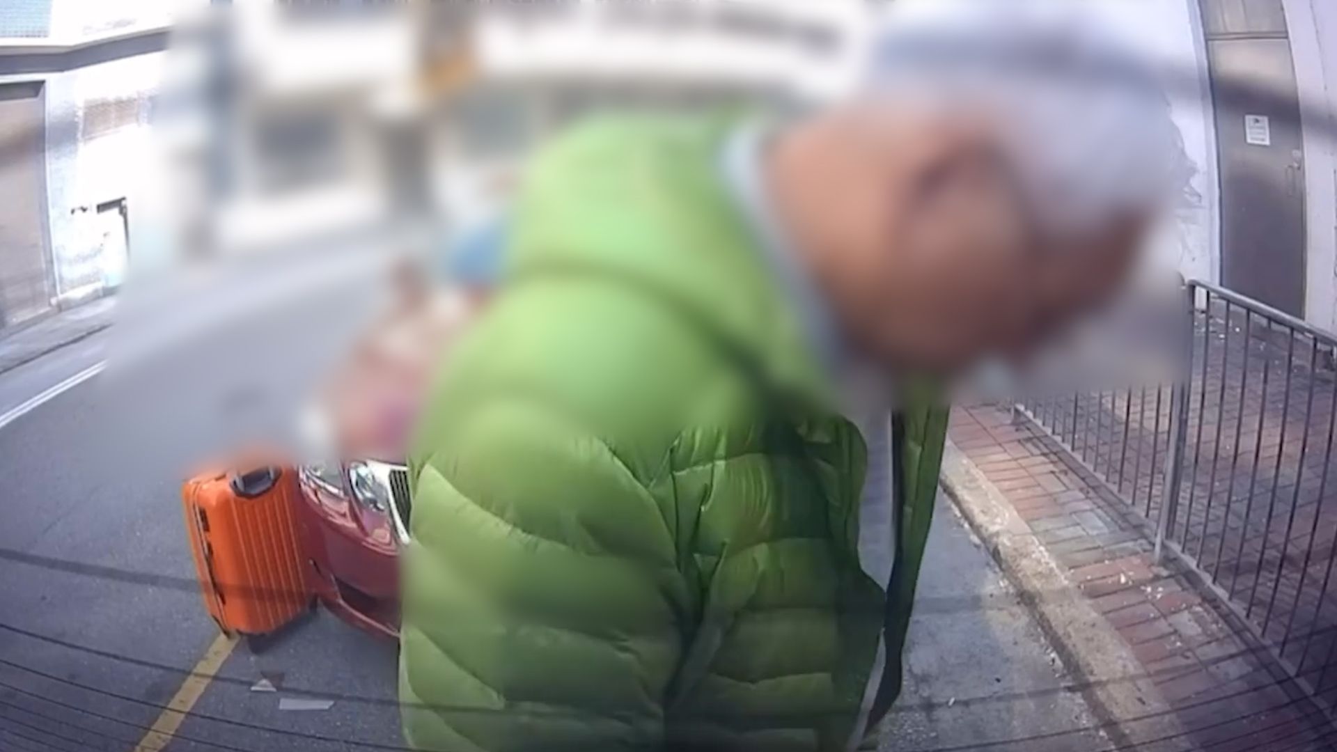 大角咀無品男隨地小便過程全被車Cam拍下