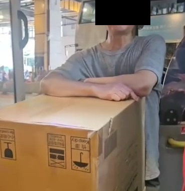 大埔大叔當巴士「運貨車」被拒乘車