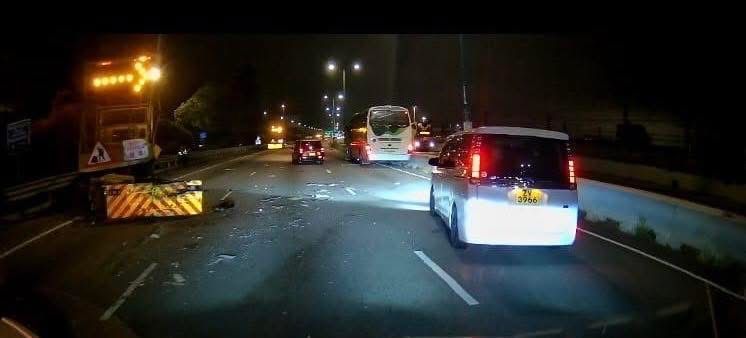 北大嶼山公路旅遊巴撞箭嘴車，釀6人受傷。