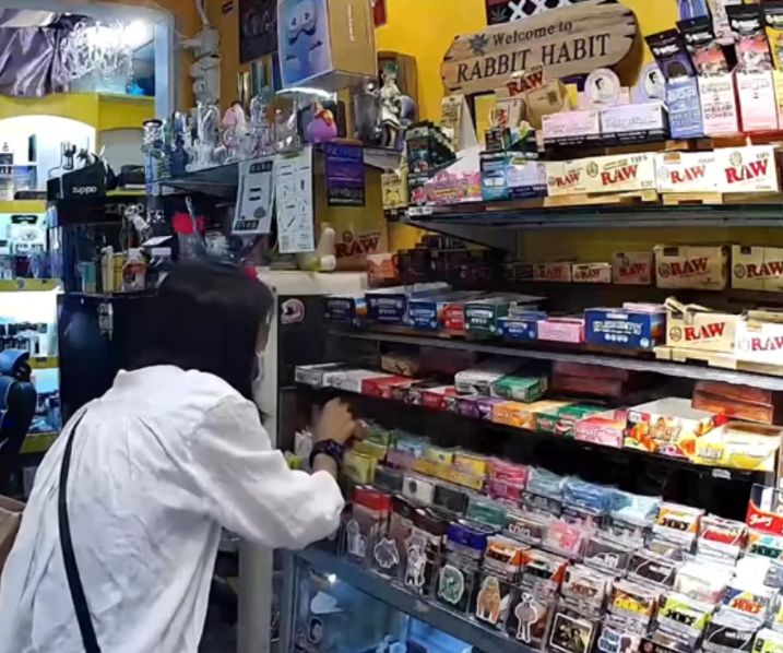 有片｜元朗煙草店女賊「零元購」偷走$420煙絲