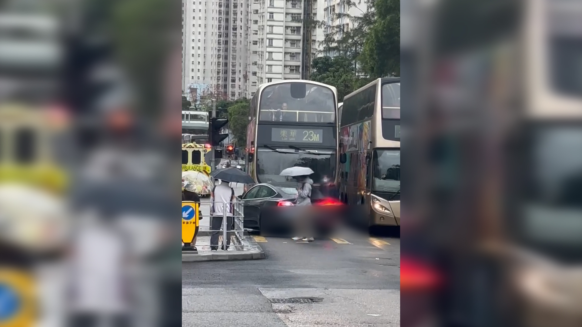 Tesla車「逆線行駛」擋巴士一幕網絡瘋傳　片主：仲想攝安全島過去