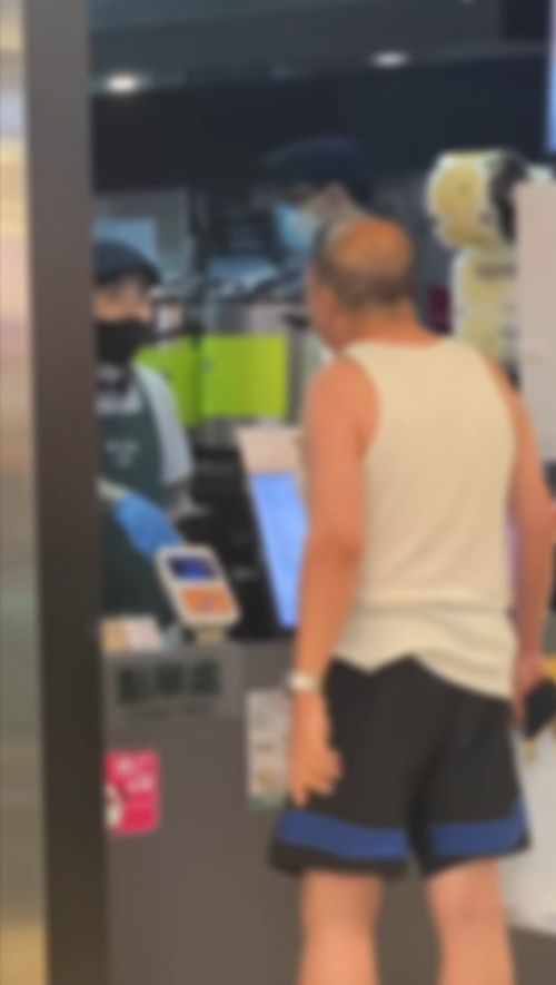 元朗中年漢爆粗大鬧台式飲品店，疑要膠袋不肯加$1。