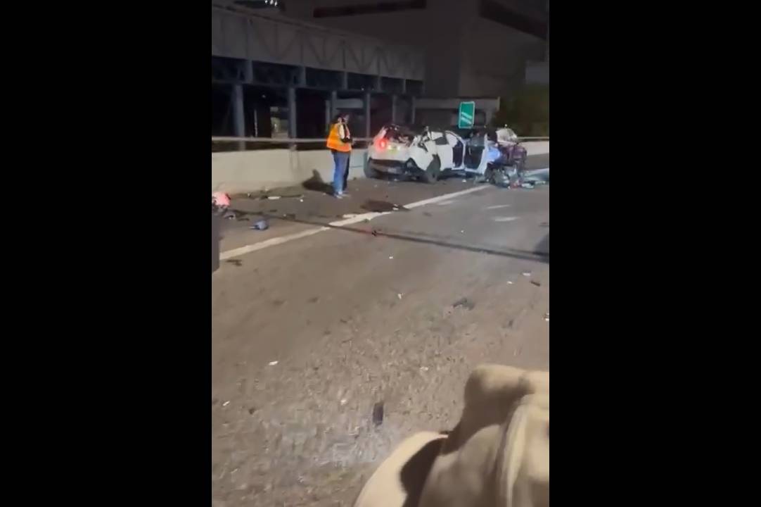 西九龍公路車禍疑的士切線撼私家車3人死。(影片截圖)