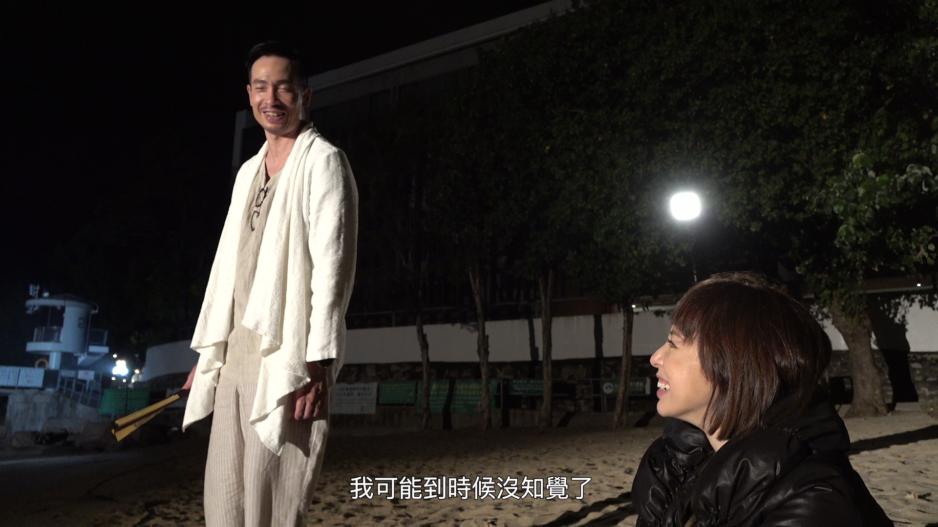 落水前嘅陳豪同Zoie都好掙扎。