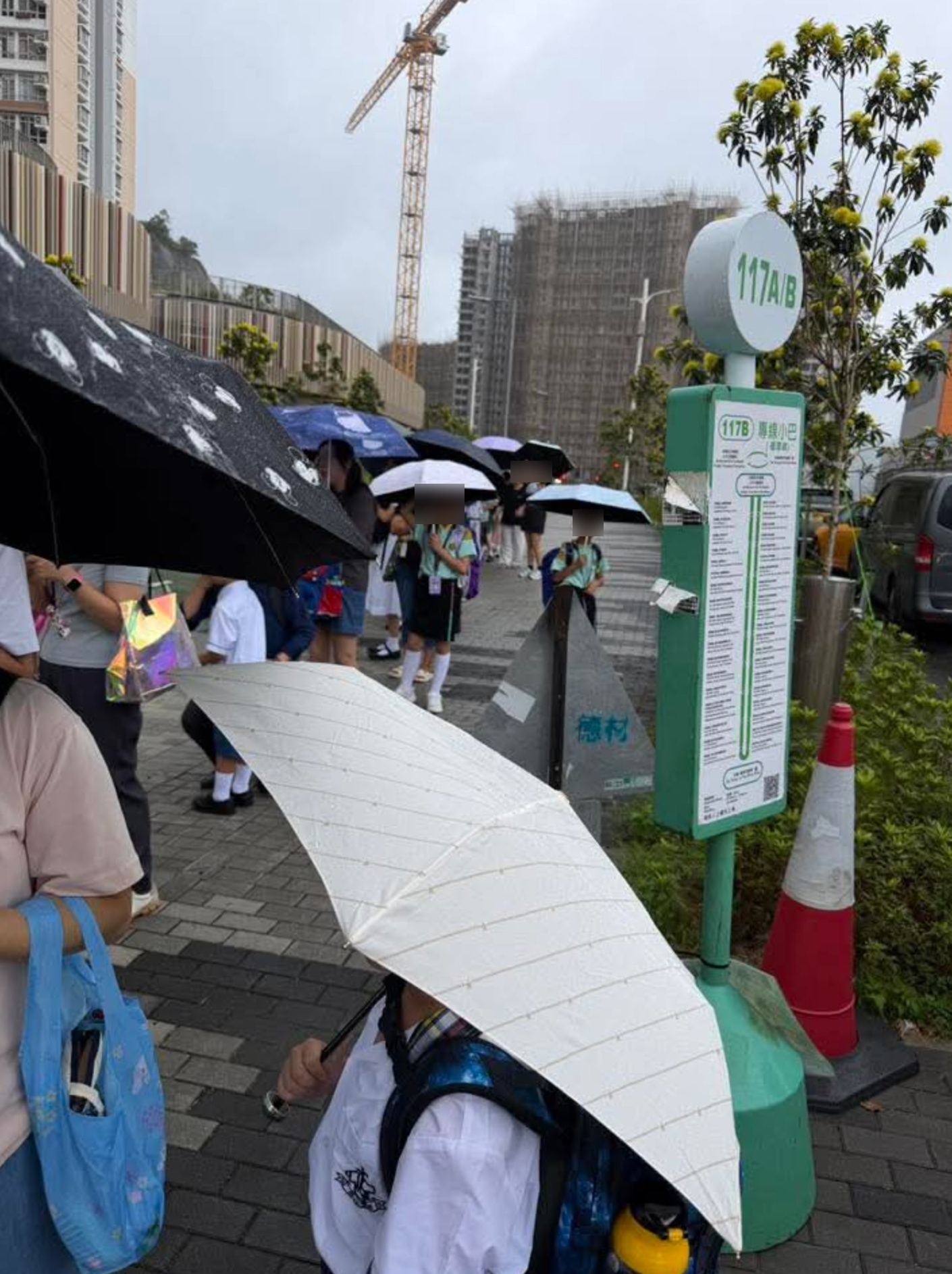 東張西望報料｜開學日大混亂！安達臣交通再成重災區　報料人：得一條小巴線 （觀眾陳先生報料提供）