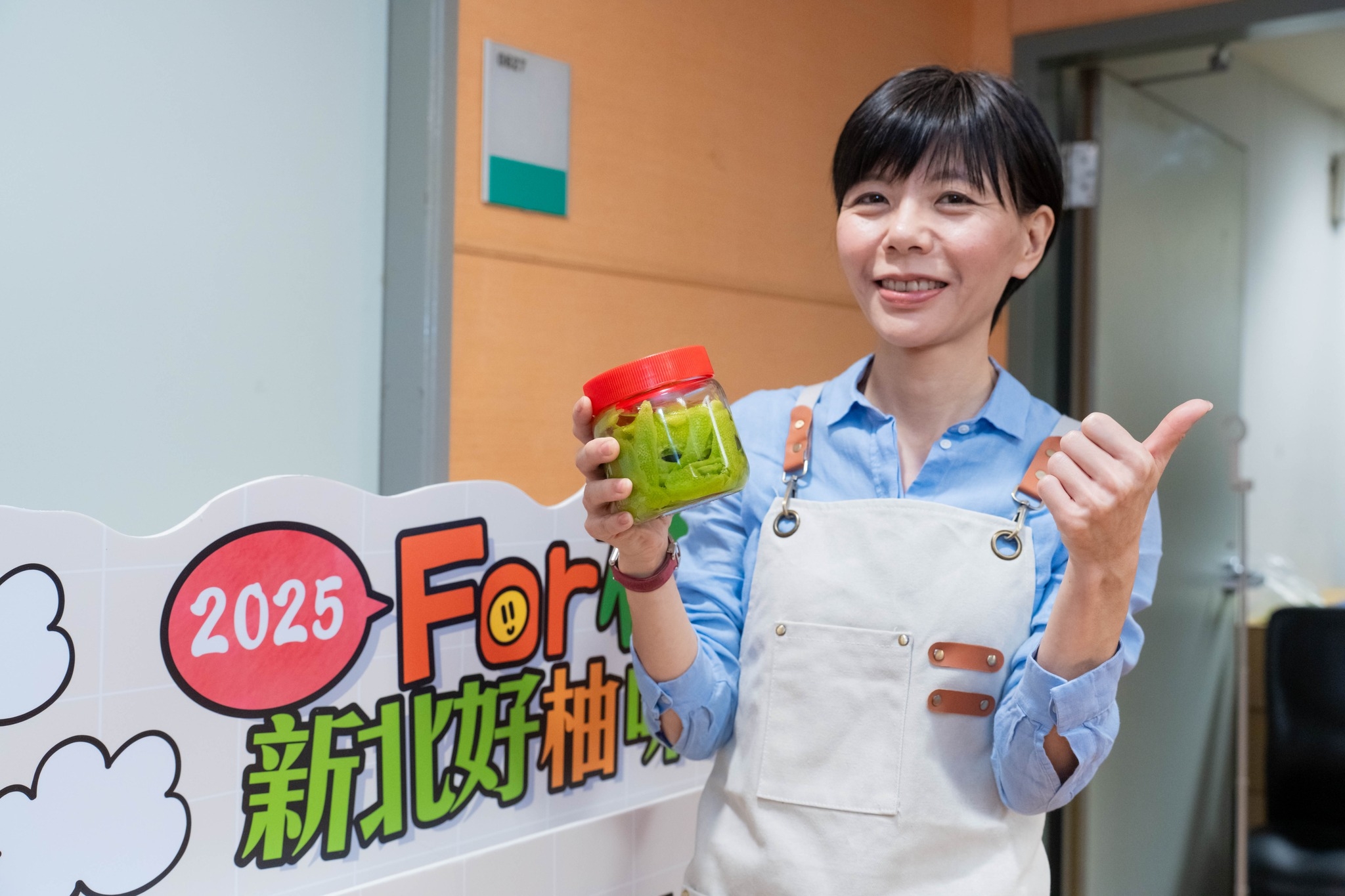 May be an image of 1 person and text that says 'B 2025 2025-For For 新北好神'