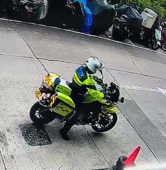 漆咸道北交通警鐵騎「開車失事」