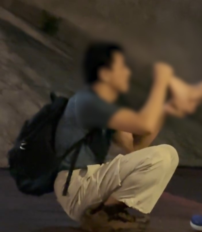 葵涌奇怪男出沒「望人腳板底」專搵街坊除鞋摸腳　網民：學張無忌？
