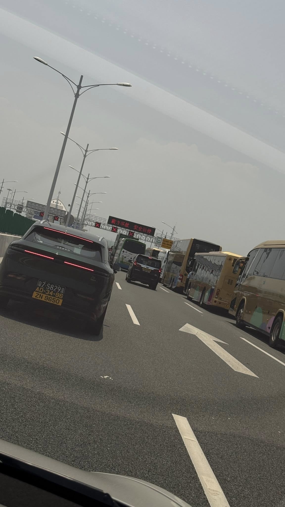 港珠澳大橋海底隧道車輛着火　往珠海及澳門方向慢線封閉 （網上圖片）