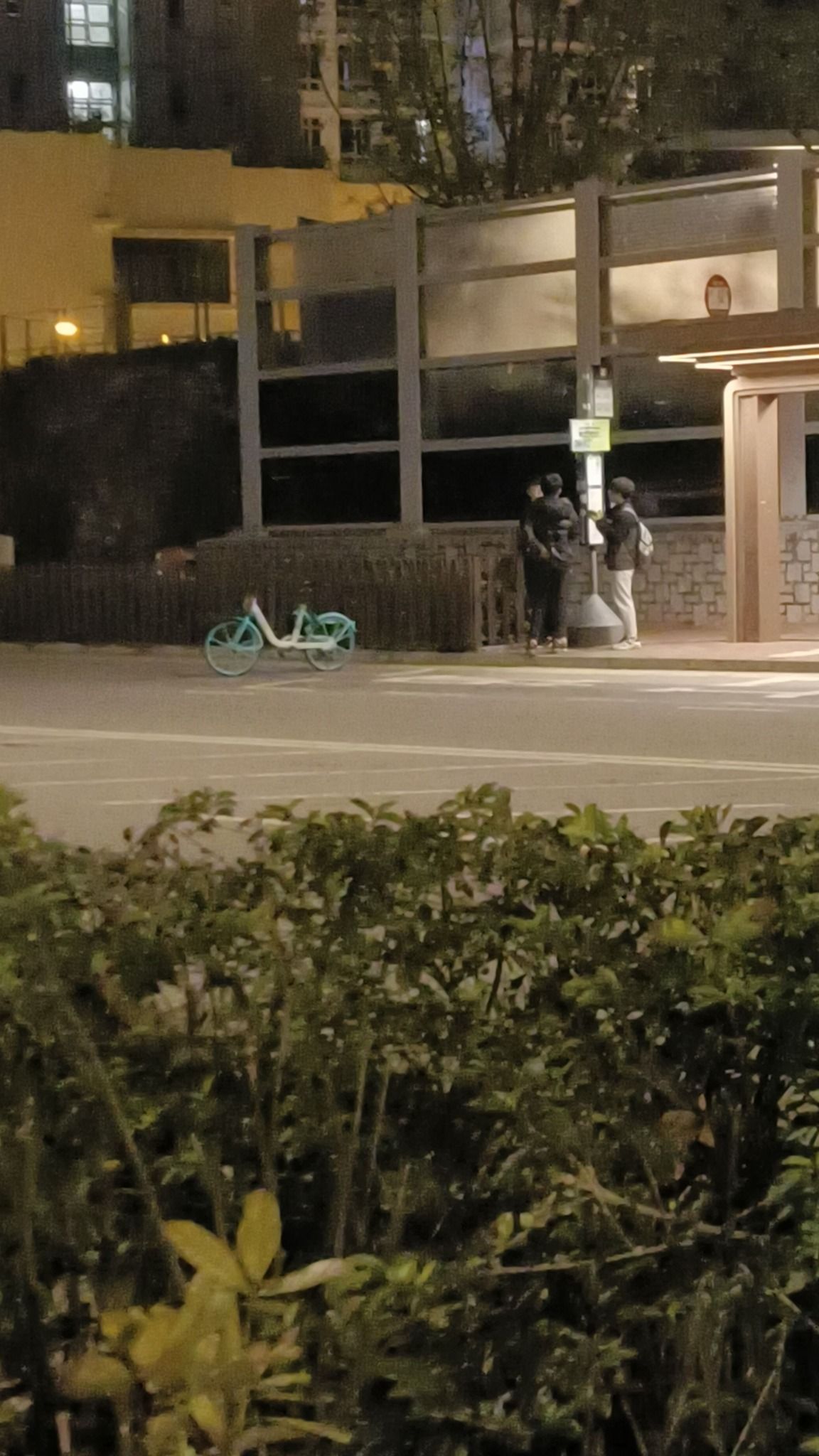 巴士迷疑為影巴士擺單車擋馬路